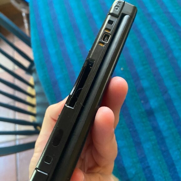 Nintendo 3DS XL Red/Black - Picture 7 of 8